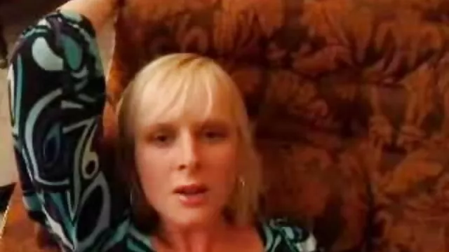 Hot black donne la tête et prend une bite dure video amateur gratuit streaming puis une charge chaude de son homme