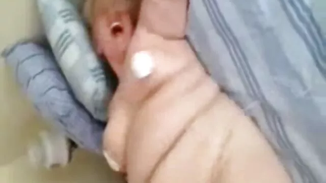 2 adolescentes blondes liées sucent une bite dans un film porno amater entraînement de bondage