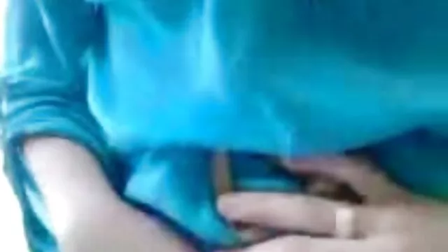 Une ado mignonne site video amateur porno en bas roses fait une sex tape à la maison avec son petit ami