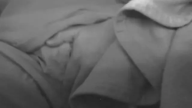 Une brune sexy au cul serré video gratuite amatrice écarte sa chatte propre