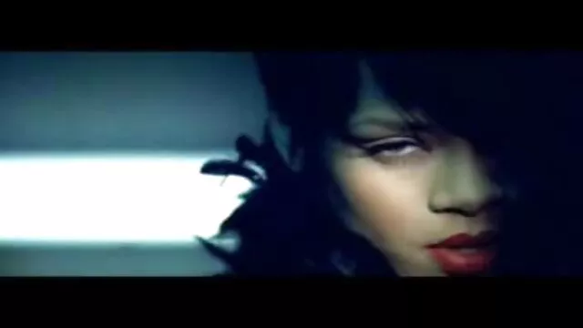 Absolute Stunner extrait vidéo amateur punit son homme pour avoir mouillé son haut