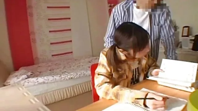 Vieux mec avec une jeune fille extrait de film x amateur thaïlandaise