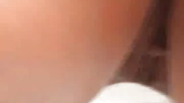 PureMature MILF film amateur xxl titty baisée dans un lit de bronzage